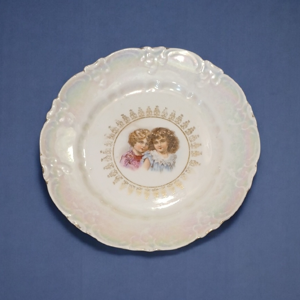 ⚕️Vintage Decorative Plate with Child Portraits
